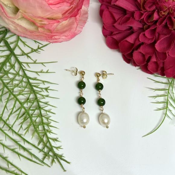 NEW⚜️Jade & Freshwater Pearl Hand Linked Dangly Earrings - Picture 3 of 5
